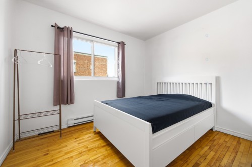 Chambre à coucher - 2-3445 Rue Hochelaga, Montréal (Mercier/Hochelaga-Maisonneuve), QC - Indoor Photo Showing Bedroom