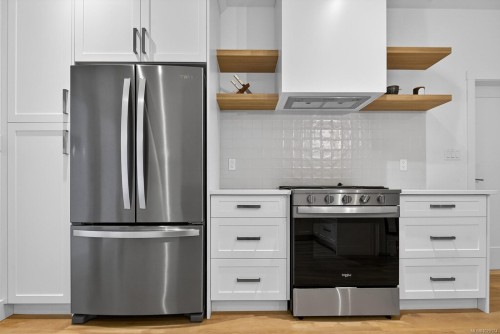 100-3003 Keystone Dr, Duncan, BC - Indoor Photo Showing Kitchen With Upgraded Kitchen