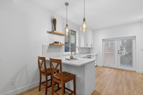 100-3003 Keystone Dr, Duncan, BC - Indoor Photo Showing Kitchen With Double Sink