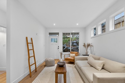 100-3003 Keystone Dr, Duncan, BC - Indoor Photo Showing Living Room