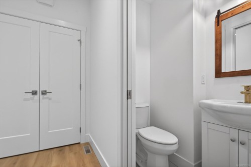 100-3003 Keystone Dr, Duncan, BC - Indoor Photo Showing Bathroom