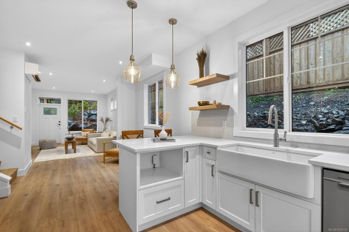 100-3003 Keystone Dr, Duncan, BC - Indoor Photo Showing Kitchen With Upgraded Kitchen