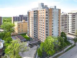 908-230 Roslyn RD  Winnipeg, MB R3L 0H1