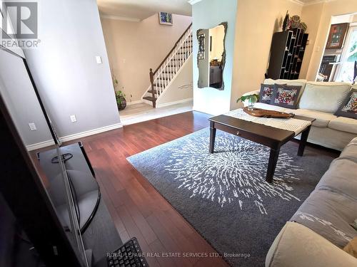 115 Clansman Trail, Mississauga, ON - Indoor Photo Showing Living Room