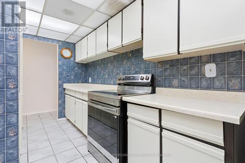 2704 - 3650 Kaneff Crescent, Mississauga, ON - Indoor Photo Showing Kitchen