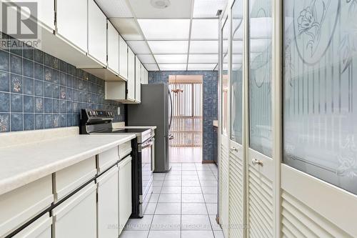 2704 - 3650 Kaneff Crescent, Mississauga, ON - Indoor Photo Showing Kitchen