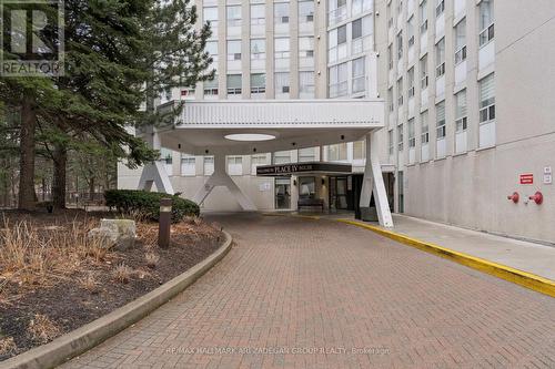 2704 - 3650 Kaneff Crescent, Mississauga, ON - Outdoor