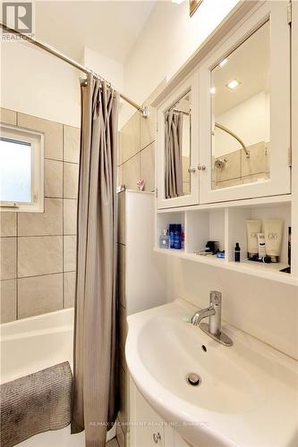 EAST #1 - 122 FORSYTH STREET , Sarnia, Ontario N7T 6C3 4