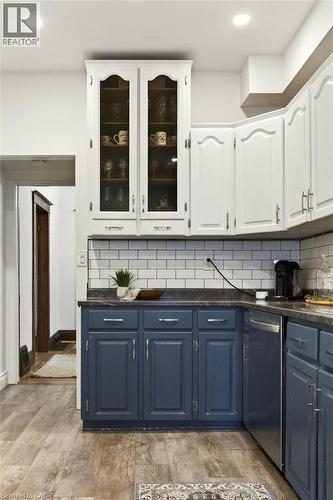 69 Balmoral Avenue S, Hamilton, ON - Indoor Photo Showing Kitchen
