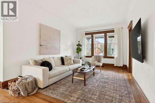 69 Balmoral Avenue S, Hamilton, ON - Indoor Photo Showing Living Room