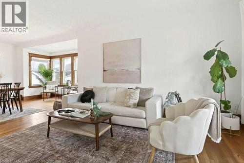 69 Balmoral Avenue S, Hamilton, ON - Indoor Photo Showing Living Room