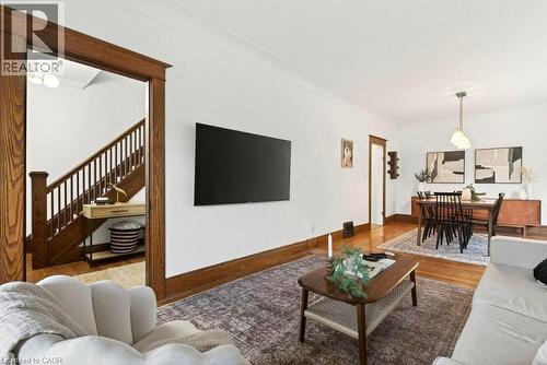 69 Balmoral Avenue S, Hamilton, ON - Indoor Photo Showing Living Room
