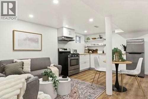 69 Balmoral Avenue S, Hamilton, ON - Indoor Photo Showing Dining Room