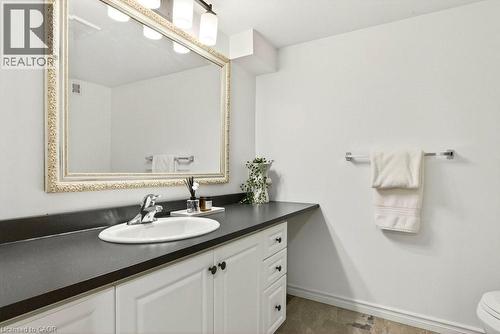 69 Balmoral Avenue S, Hamilton, ON - Indoor Photo Showing Bathroom