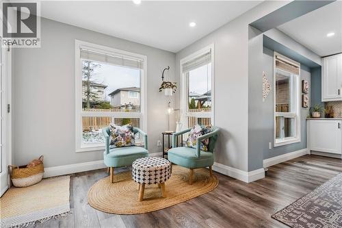 18 Marisa Court, Hamilton, ON - Indoor Photo Showing Living Room