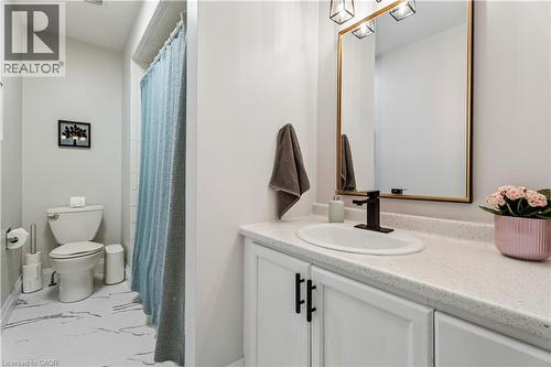 18 Marisa Court, Hamilton, ON - Indoor Photo Showing Bathroom
