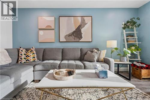 18 Marisa Court, Hamilton, ON - Indoor Photo Showing Living Room