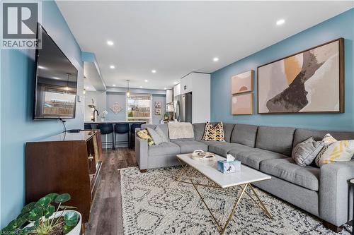 18 Marisa Court, Hamilton, ON - Indoor Photo Showing Living Room