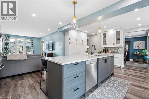 18 Marisa Court, Hamilton, ON - Indoor Photo Showing Kitchen With Upgraded Kitchen