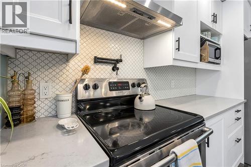 18 Marisa Court, Hamilton, ON - Indoor Photo Showing Kitchen