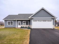 32 Anne Avenue  Charlottetown, PE C1C 0T1