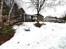 102 Elizabeth Avenue Bridgewater, NS B4V 1A9