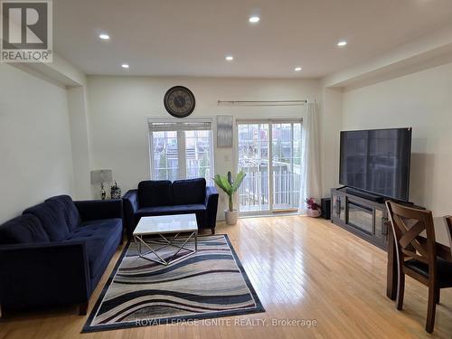5183 Angel Stone Drive, Mississauga, ON - Indoor Photo Showing Living Room