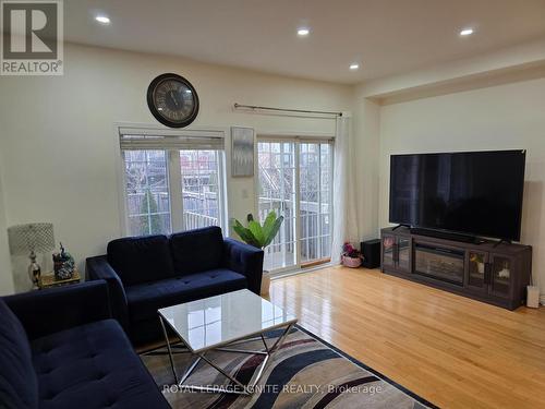 5183 Angel Stone Drive, Mississauga, ON - Indoor Photo Showing Living Room