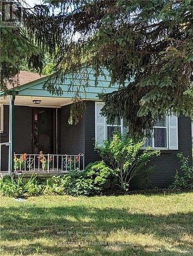 320 ASHBURY ROAD  Oakville, ON L6K 2M4