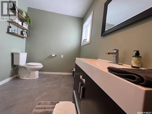 619 Smith Dorrien Avenue, Esterhazy, SK - Indoor Photo Showing Bathroom
