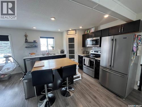 619 Smith Dorrien Avenue, Esterhazy, SK - Indoor Photo Showing Kitchen