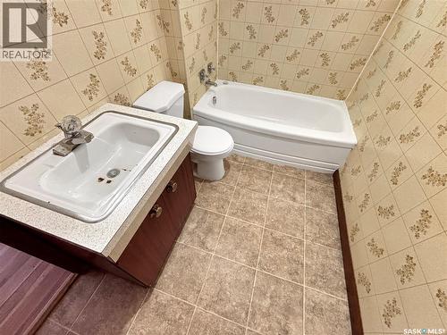 1623 19Th Street W, Saskatoon, SK - Indoor Photo Showing Bathroom