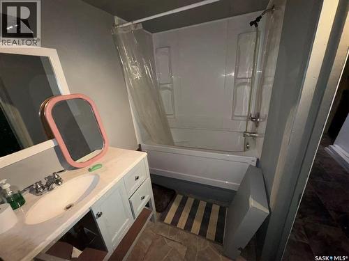 453 Vancouver Avenue S, Saskatoon, SK - Indoor Photo Showing Bathroom
