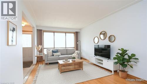 36 Glassco Avenue N, Hamilton, ON - Indoor Photo Showing Living Room