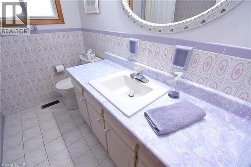 36 Glassco Avenue N, Hamilton, ON - Indoor Photo Showing Bathroom