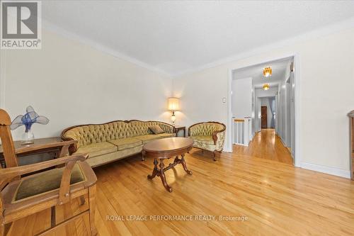 1075 Secord Avenue, Ottawa, ON - Indoor Photo Showing Living Room