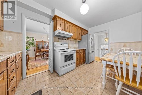 1075 Secord Avenue, Ottawa, ON - Indoor Photo Showing Kitchen