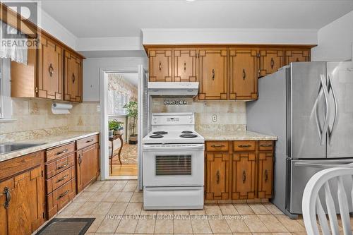 1075 Secord Avenue, Ottawa, ON - Indoor Photo Showing Kitchen