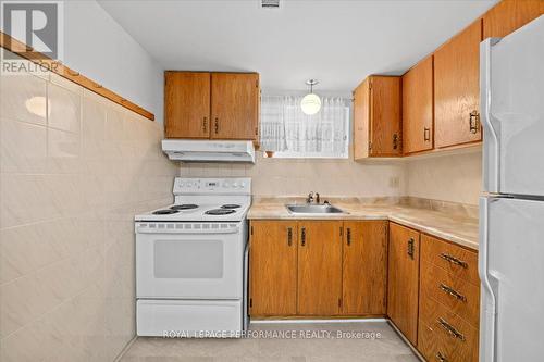 1075 Secord Avenue, Ottawa, ON - Indoor Photo Showing Kitchen