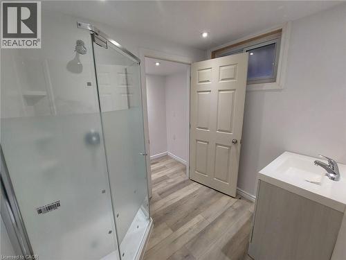 610 Stone Church Road W, Hamilton, ON - Indoor Photo Showing Bathroom