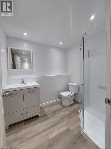 610 Stone Church Road W, Hamilton, ON - Indoor Photo Showing Bathroom