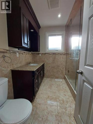 610 Stone Church Road W, Hamilton, ON - Indoor Photo Showing Bathroom