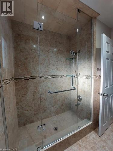 610 Stone Church Road W, Hamilton, ON - Indoor Photo Showing Bathroom