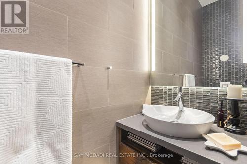 1031 Welwyn Drive, Mississauga, ON - Indoor Photo Showing Bathroom
