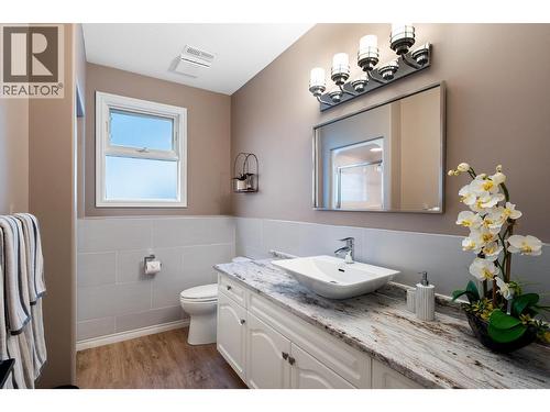 Full lower level bathroom - 3907 Gallaghers Circle, Kelowna, BC - Indoor Photo Showing Bathroom