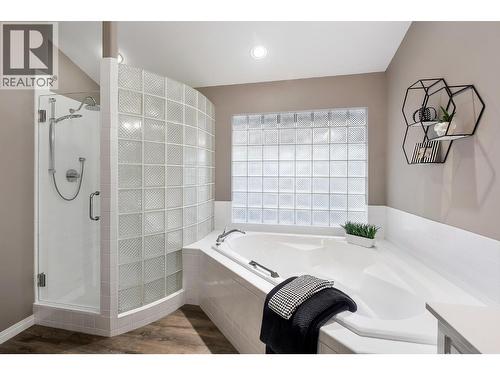 3907 Gallaghers Circle, Kelowna, BC - Indoor Photo Showing Bathroom