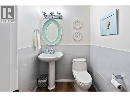 Main level powder room - 3907 Gallaghers Circle, Kelowna, BC - Indoor Photo Showing Bathroom