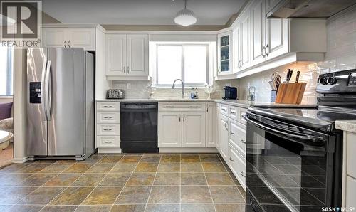 209 525 5Th Avenue N, Saskatoon, SK - Indoor Photo Showing Kitchen