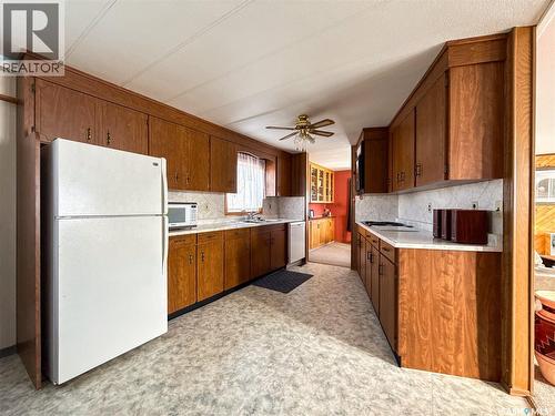 201 - 203 4Th Avenue, Climax, SK - Indoor Photo Showing Kitchen
