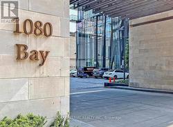 1910 - 1080 BAY STREET  Toronto, ON M5S 0A5